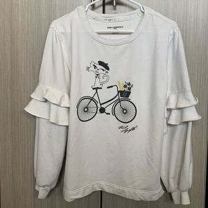 Women’s long sleeve sweatshirt.